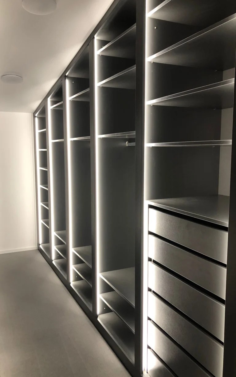 Vestavěné skříně a šatny